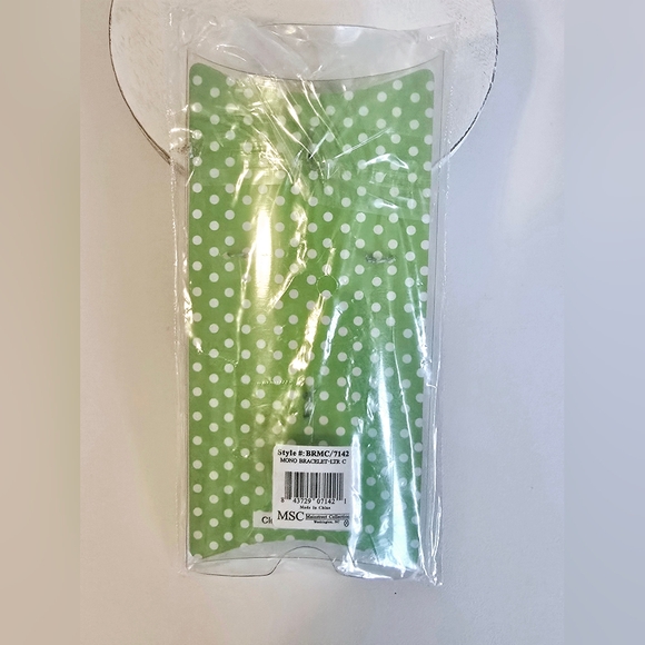 ⭐️ C, Silver Toned Oval Link Toggle Clasp Bracelet, Letter "C" Charm, Bracelet - Picture 5 of 10